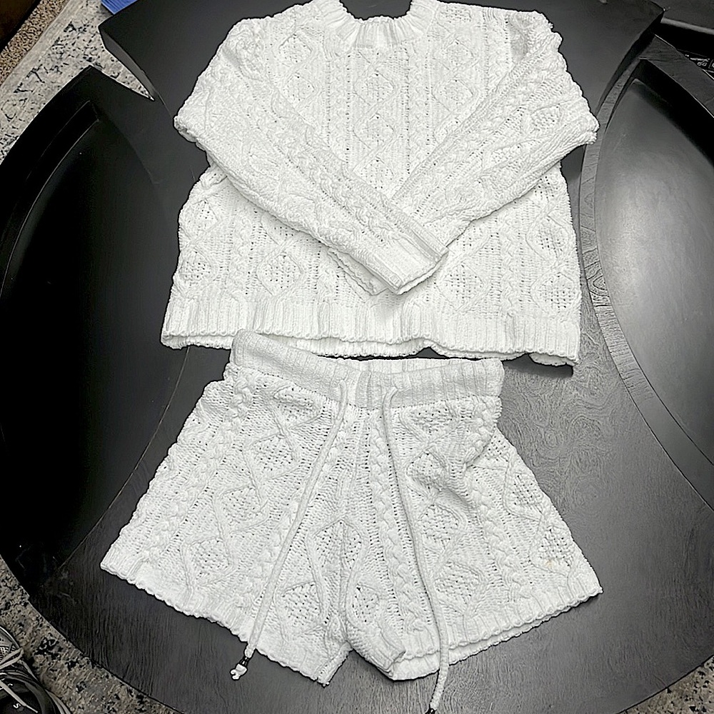 MeMoi sweater and shorts set